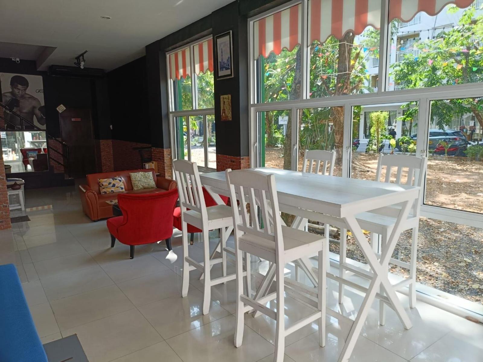 Central Perk Hotel Patong 外观 照片