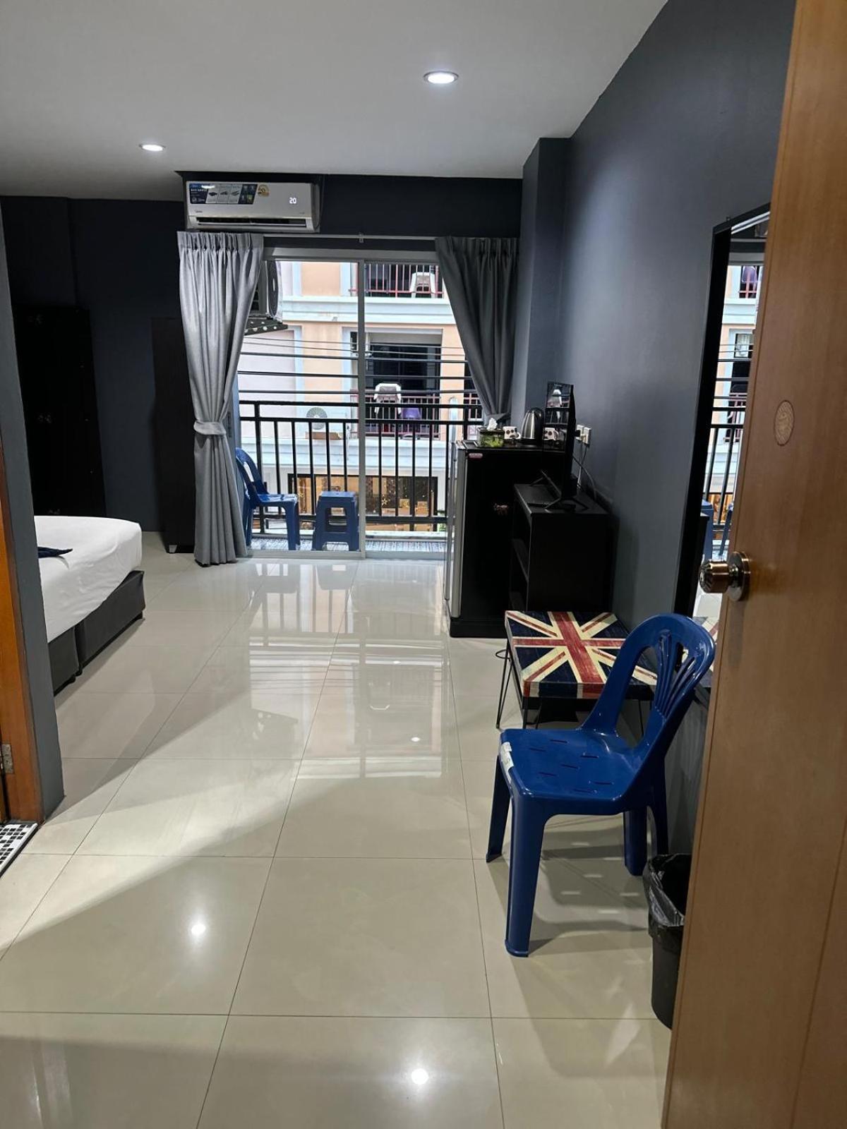 Central Perk Hotel Patong 外观 照片